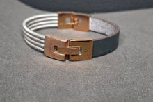 Load image into Gallery viewer, Women Chic 4
