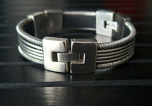 Load image into Gallery viewer, Men Super Chic 4
